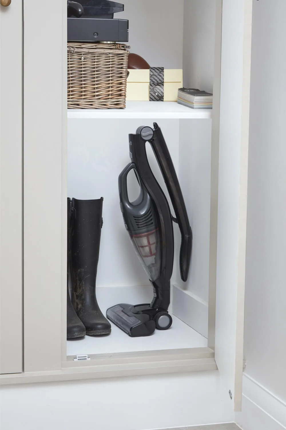 Пилосос акумуляторний (електровіник) BLACK+DECKER SVB620JW