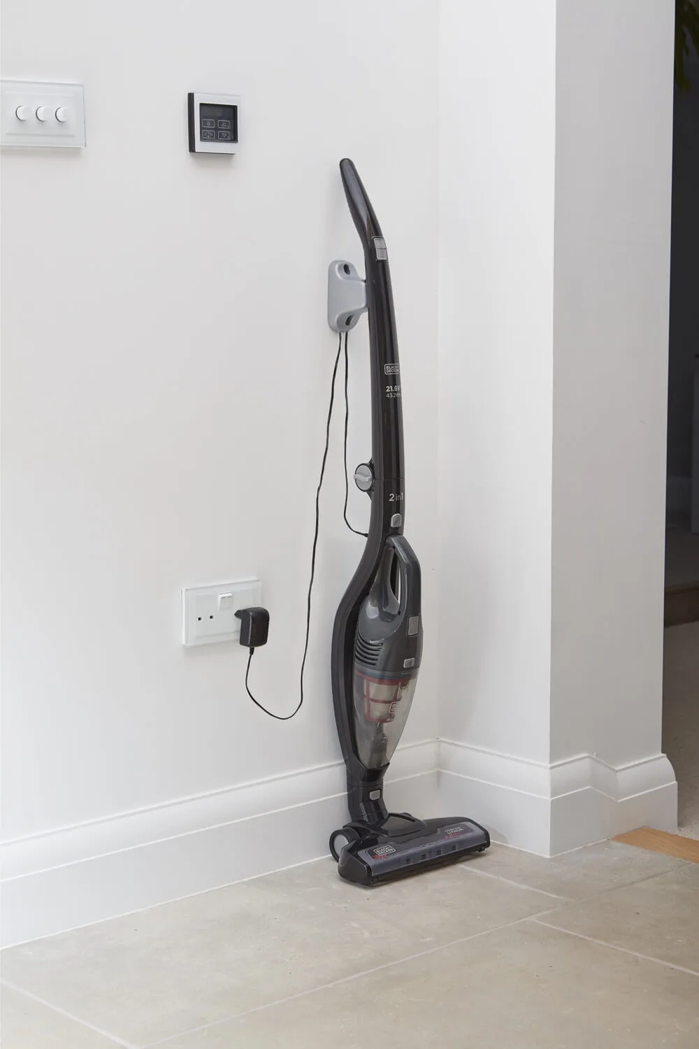Пилосос акумуляторний (електровіник) BLACK+DECKER SVB620JW
