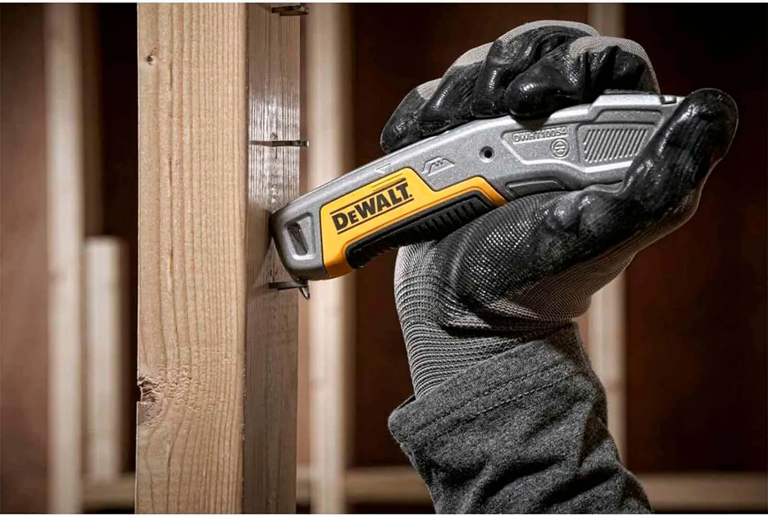 Нож DeWALT DWHT10054-0