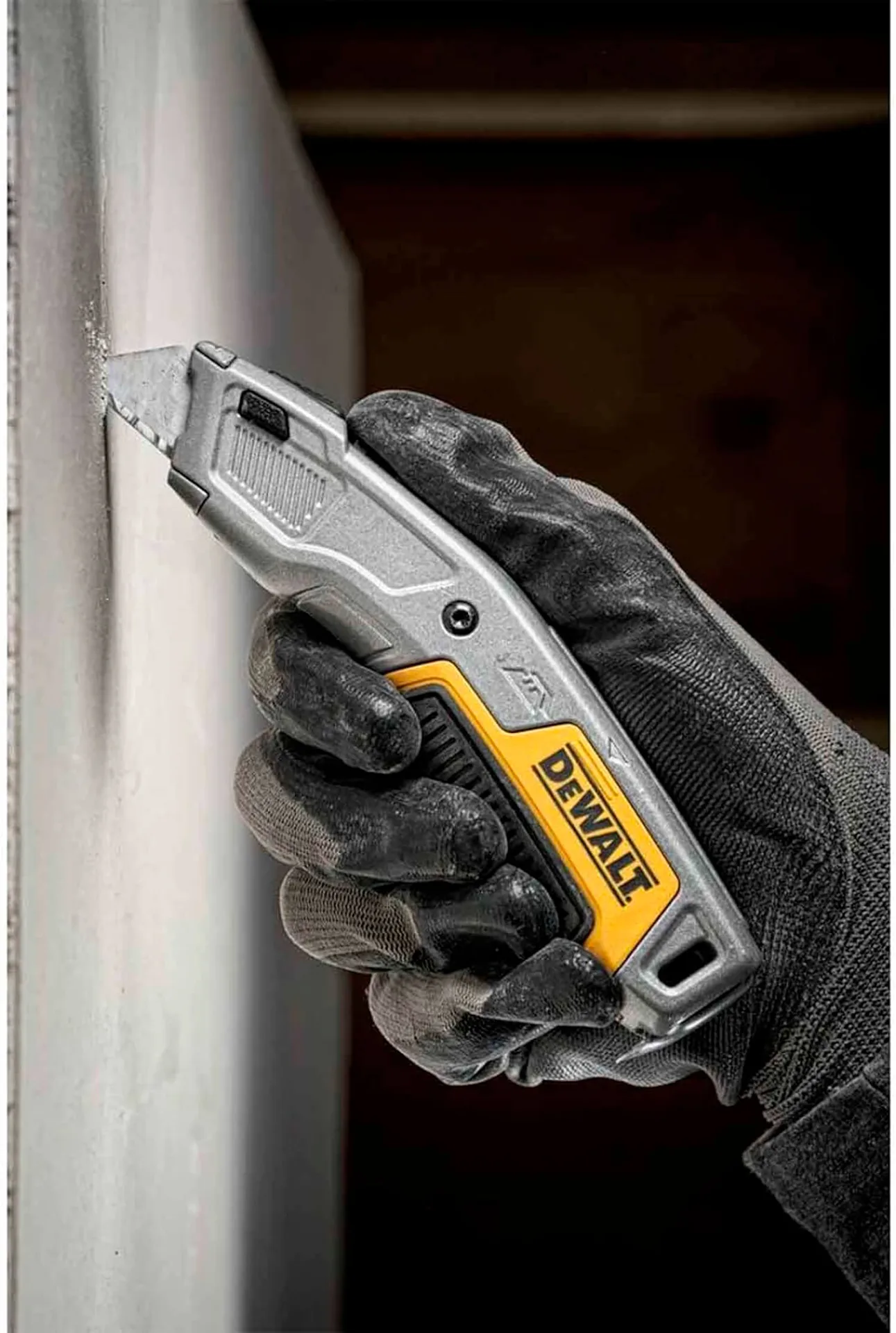 Нож DeWALT DWHT10054-0