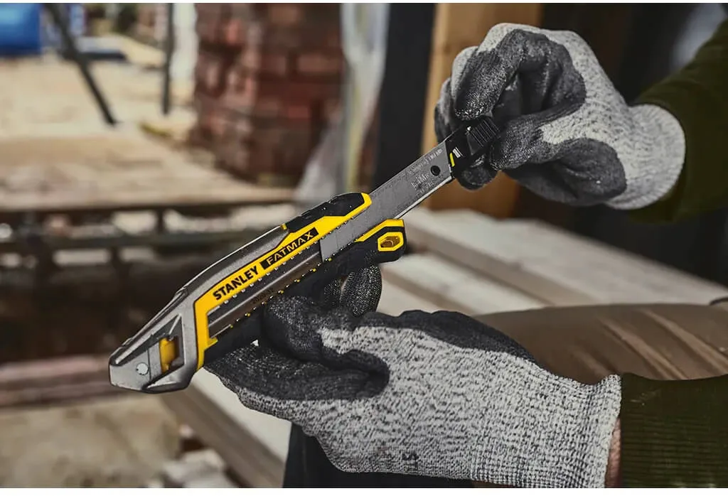 Нож FatMax Integrated Snap Knife длиной 165 мм с лезвием шириной 18 мм с отламывающимися сегментами STANLEY FMHT10594-0