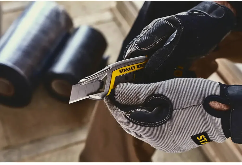 Нож FatMax Integrated Snap Knife длиной 165 мм с лезвием шириной 18 мм с отламывающимися сегментами STANLEY FMHT10594-0