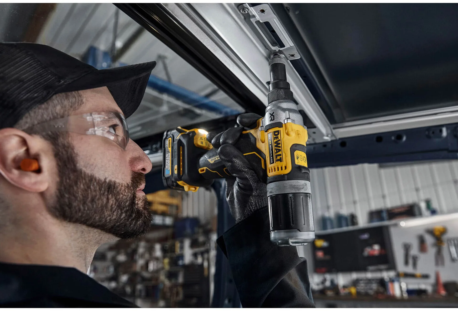 Аккумуляторный заклепочник DeWALT DCF414E2GT без щеток