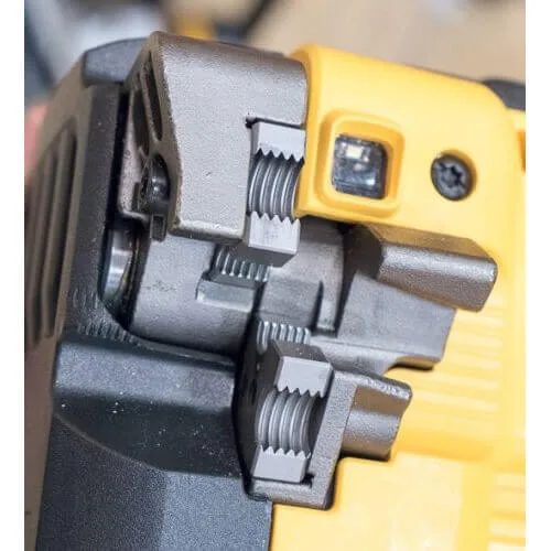 Аккумуляторный степлер DeWALT DCS350N