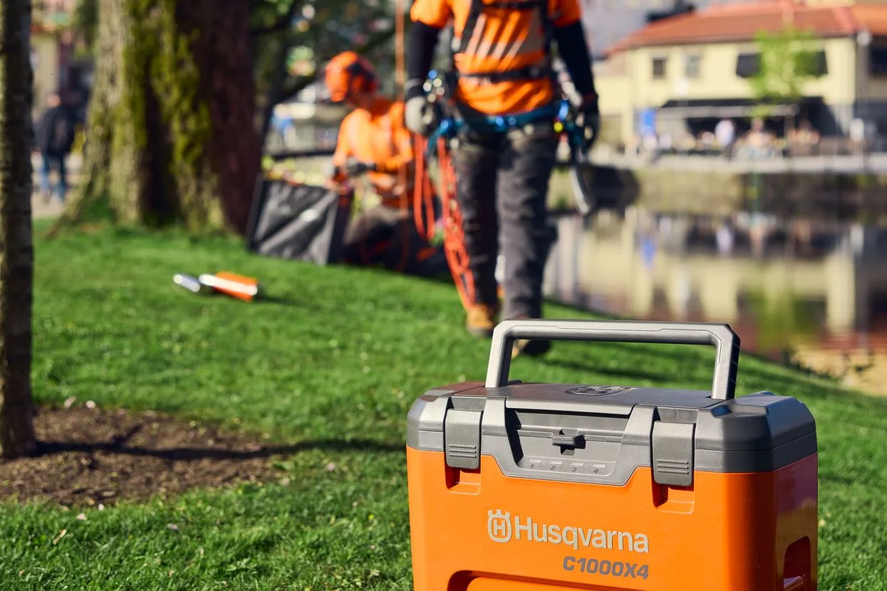 Зарядний пристрій Husqvarna 40-C1000x4