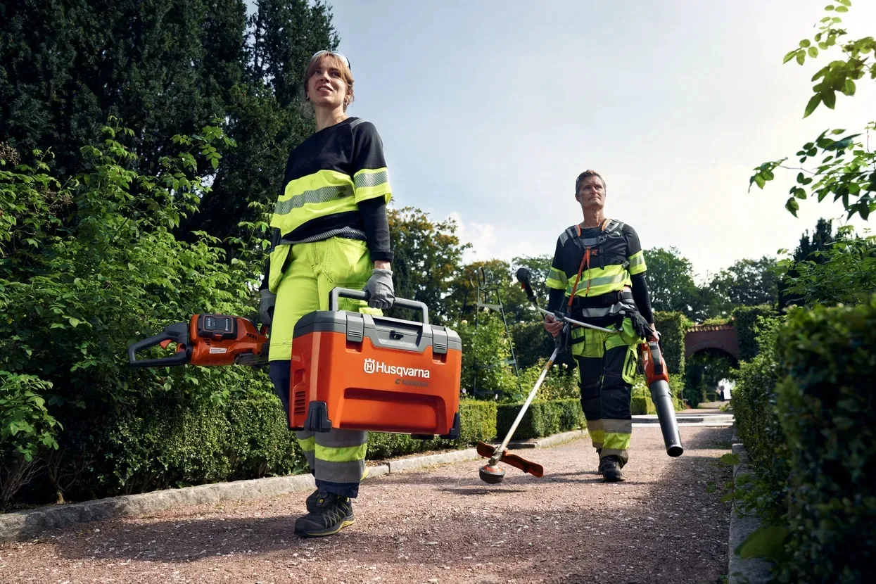 Зарядний пристрій Husqvarna 40-C1000x4