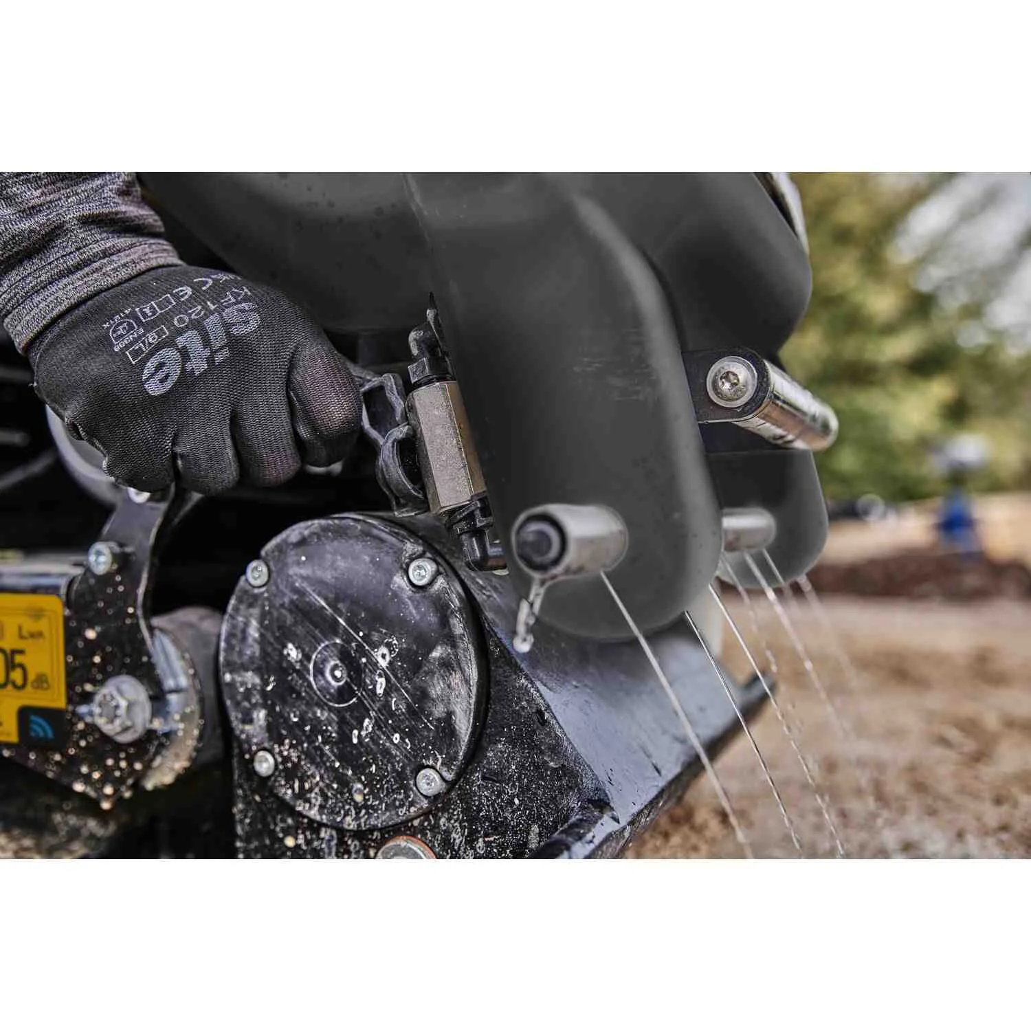 Аккумуляторная вибрационная плита прямого хода POWERSHIFT DeWALT DCPS7154N.