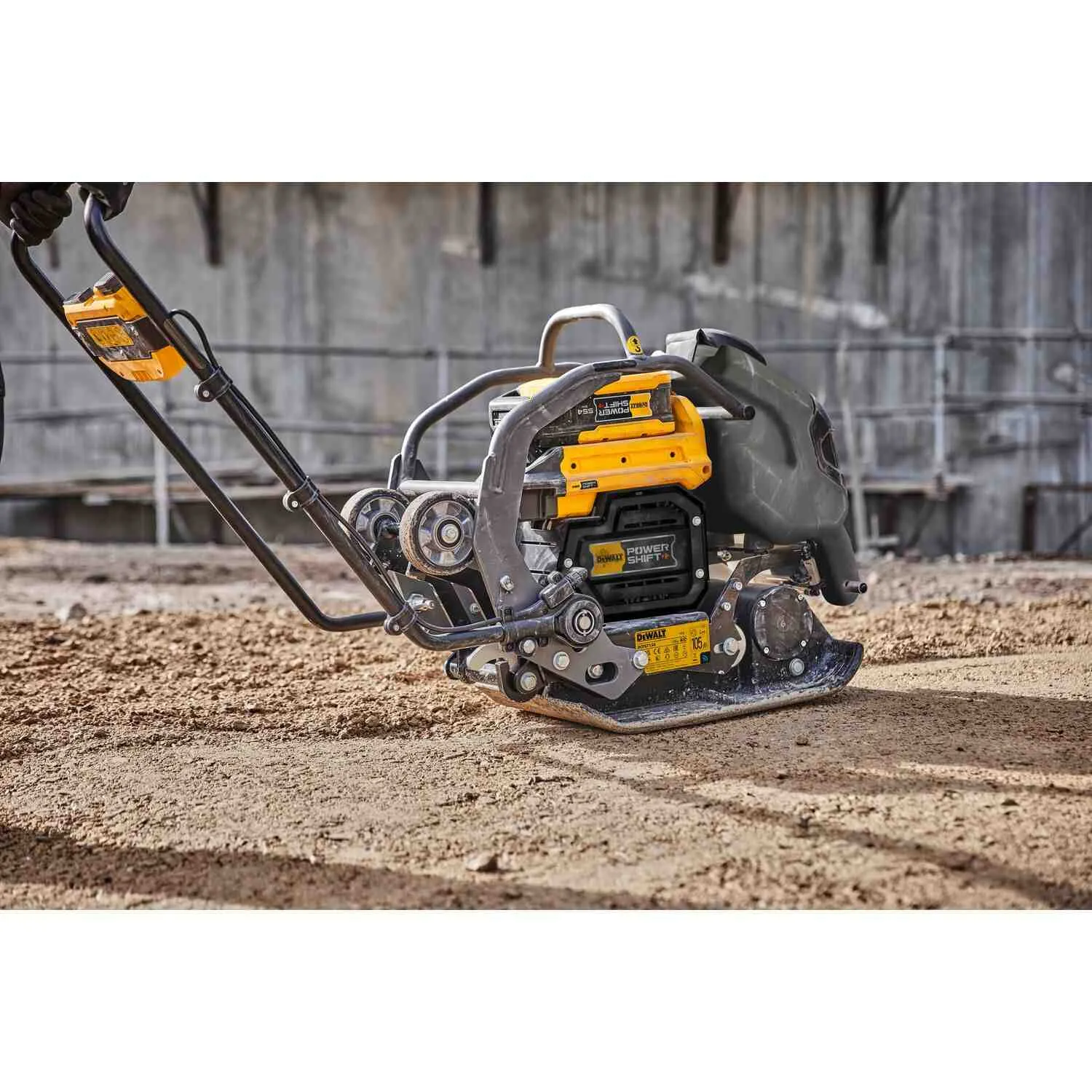Аккумуляторная вибрационная плита прямого хода POWERSHIFT DeWALT DCPS7154N.
