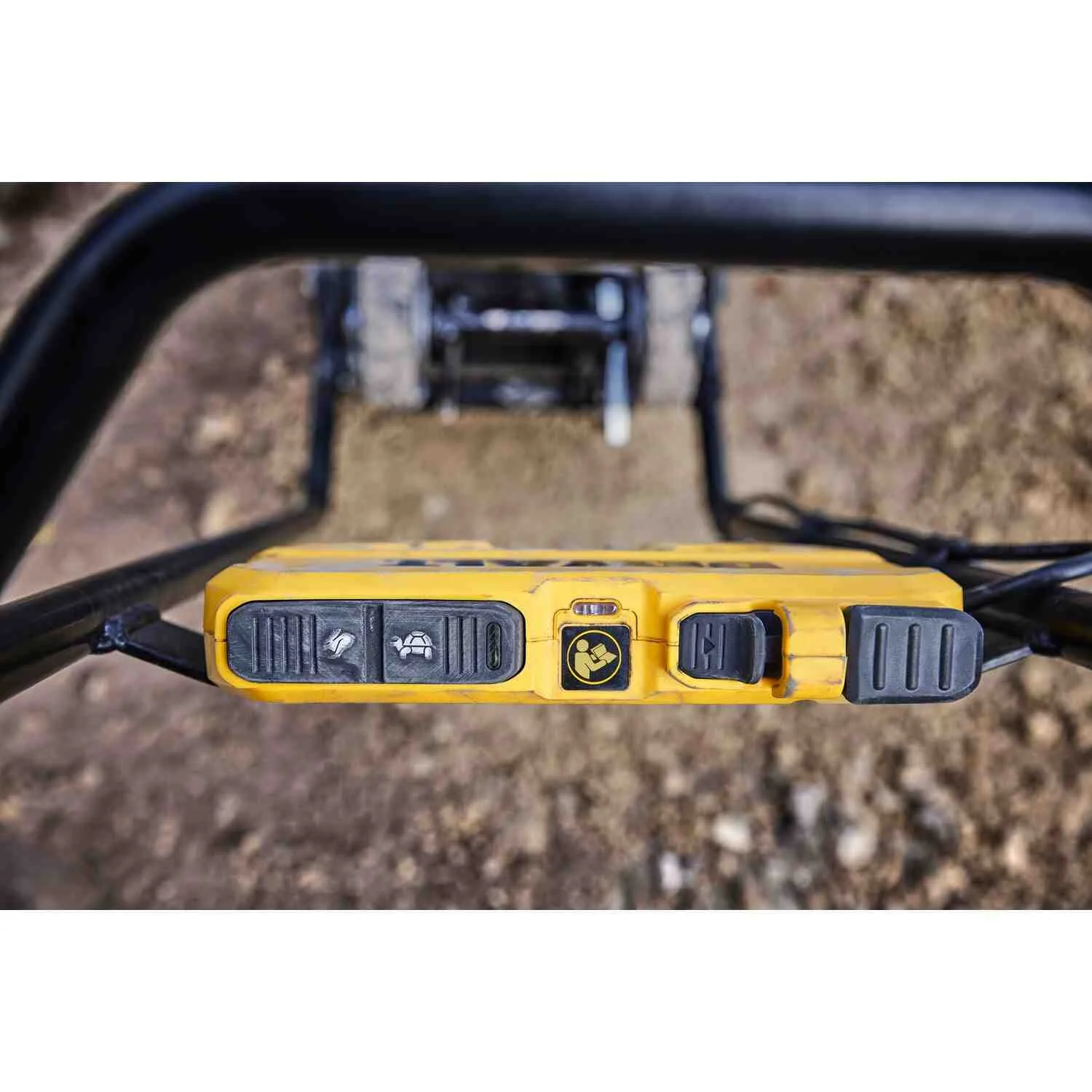 Аккумуляторная вибрационная плита прямого хода POWERSHIFT DeWALT DCPS7154N.