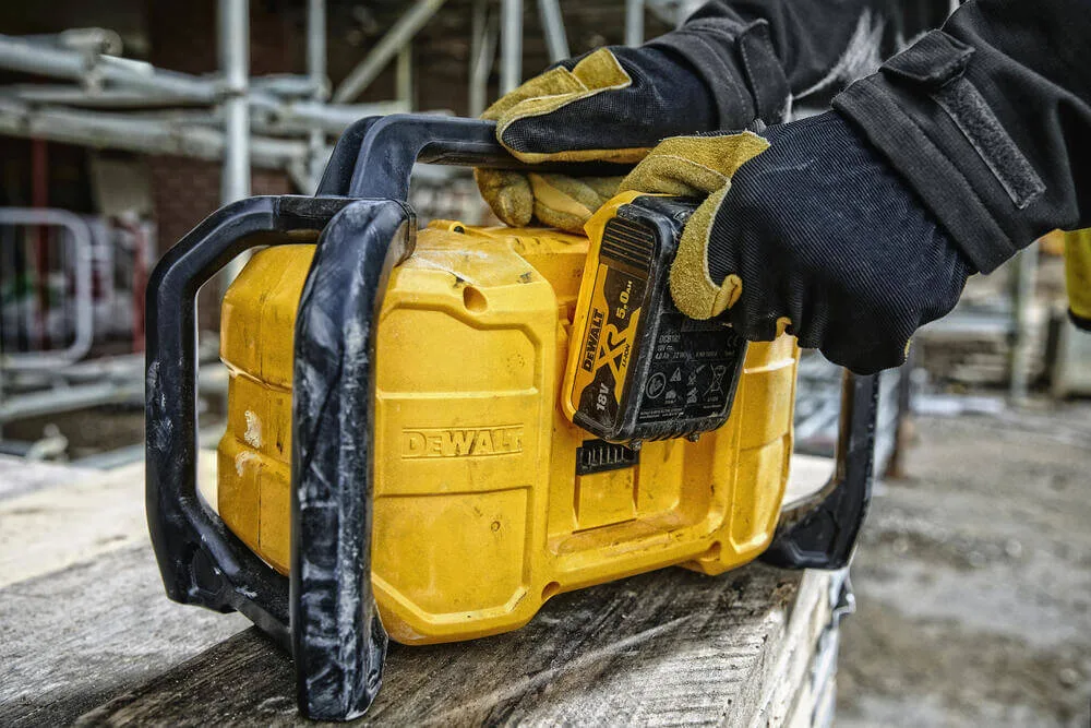 Радіоприймач DeWALT DCR029