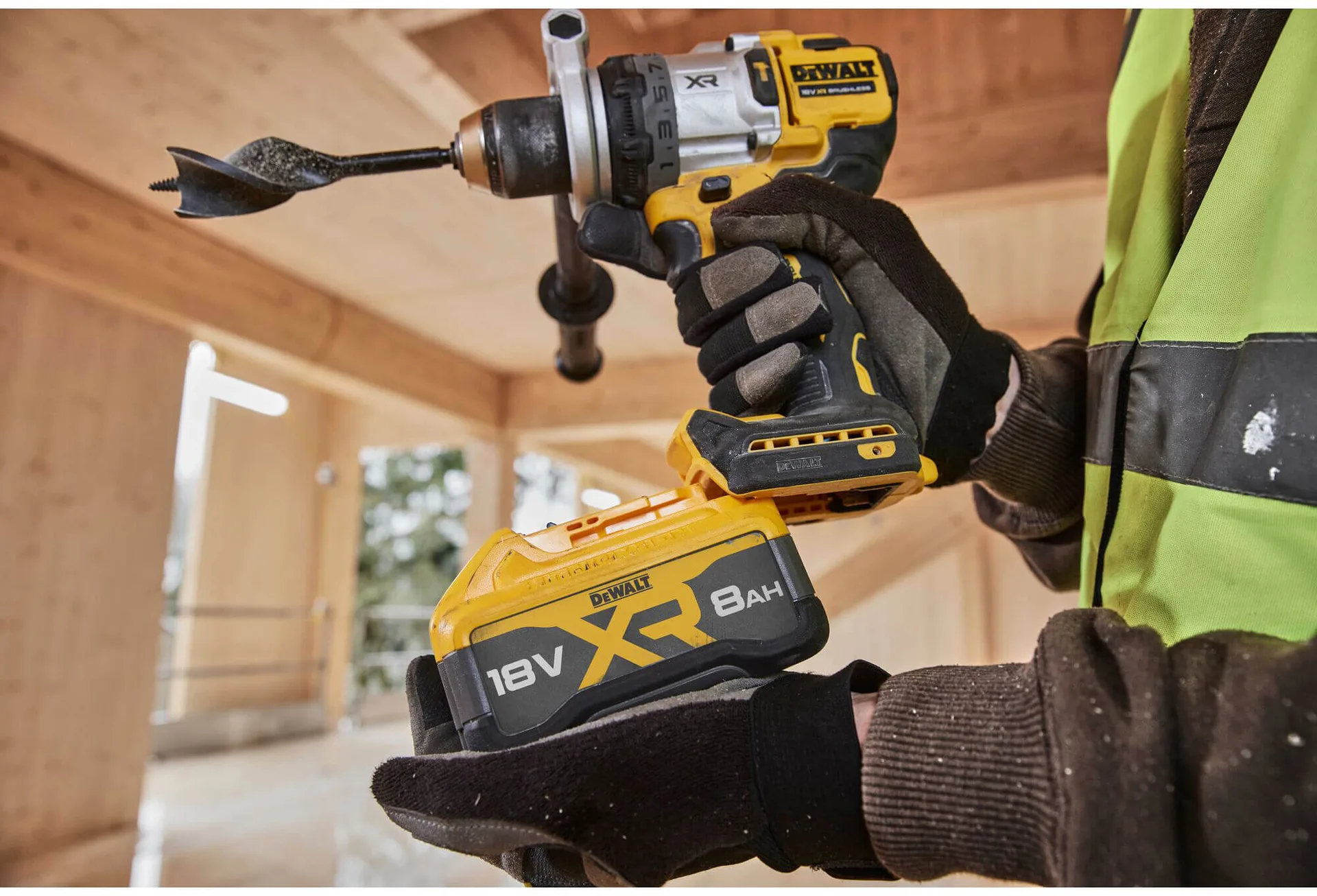 Аккумуляторная батарея DeWALT DCB1880