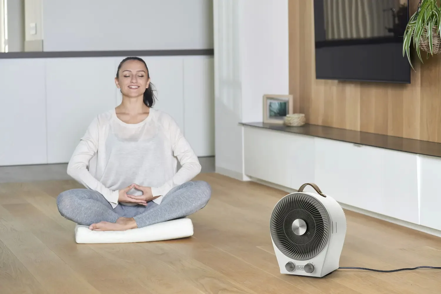 Электрический обогреватель BLACK+DECKER BXFSH2000E
