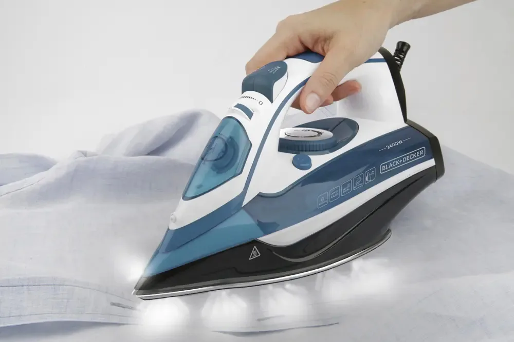 Праска BLACK+DECKER BXIR2402E