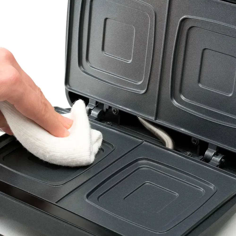 Сэндвичница BLACK+DECKER BXSA753E