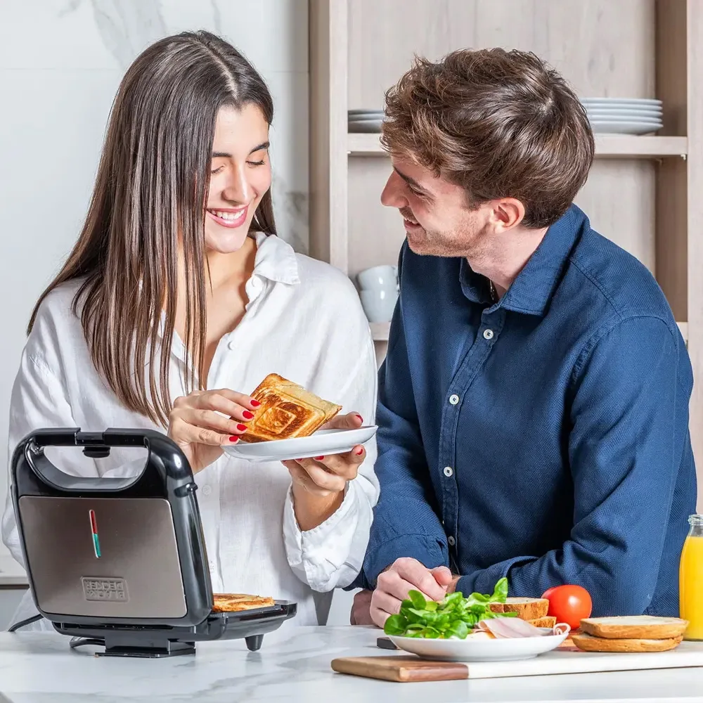 Сэндвичница BLACK+DECKER BXSA753E