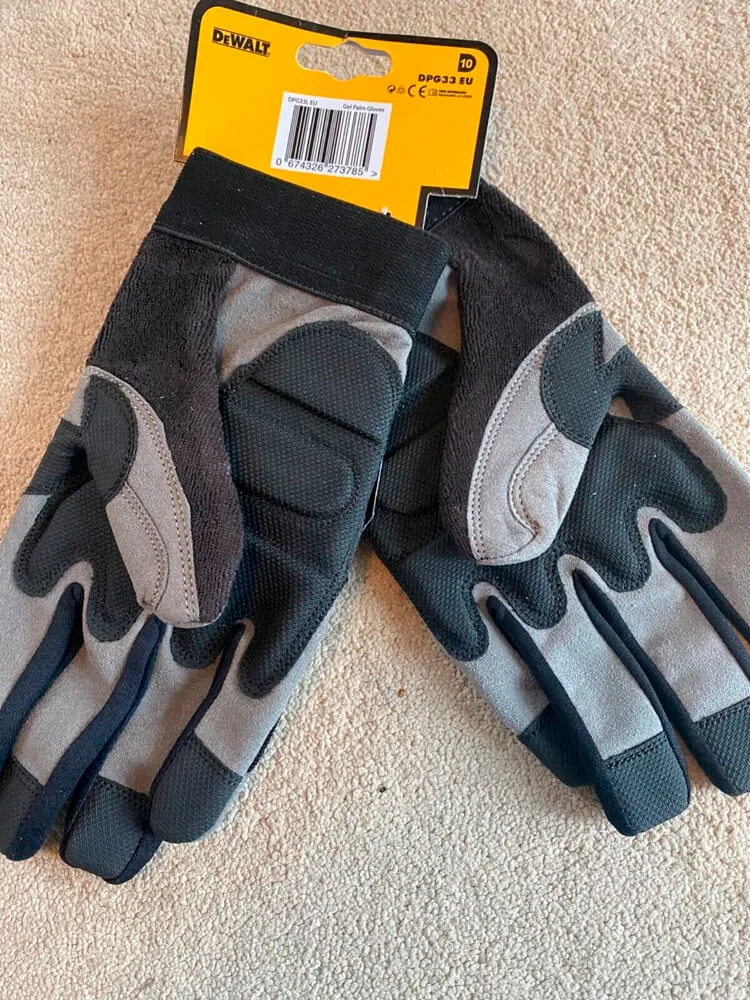 Универсальные перчатки с накладкой ToughThread™ DeWALT DPG33L.
