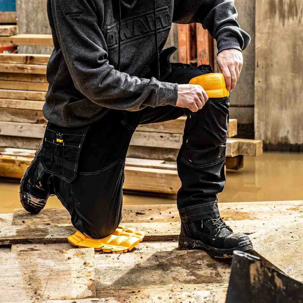 Наколенники DeWALT DWC15-001