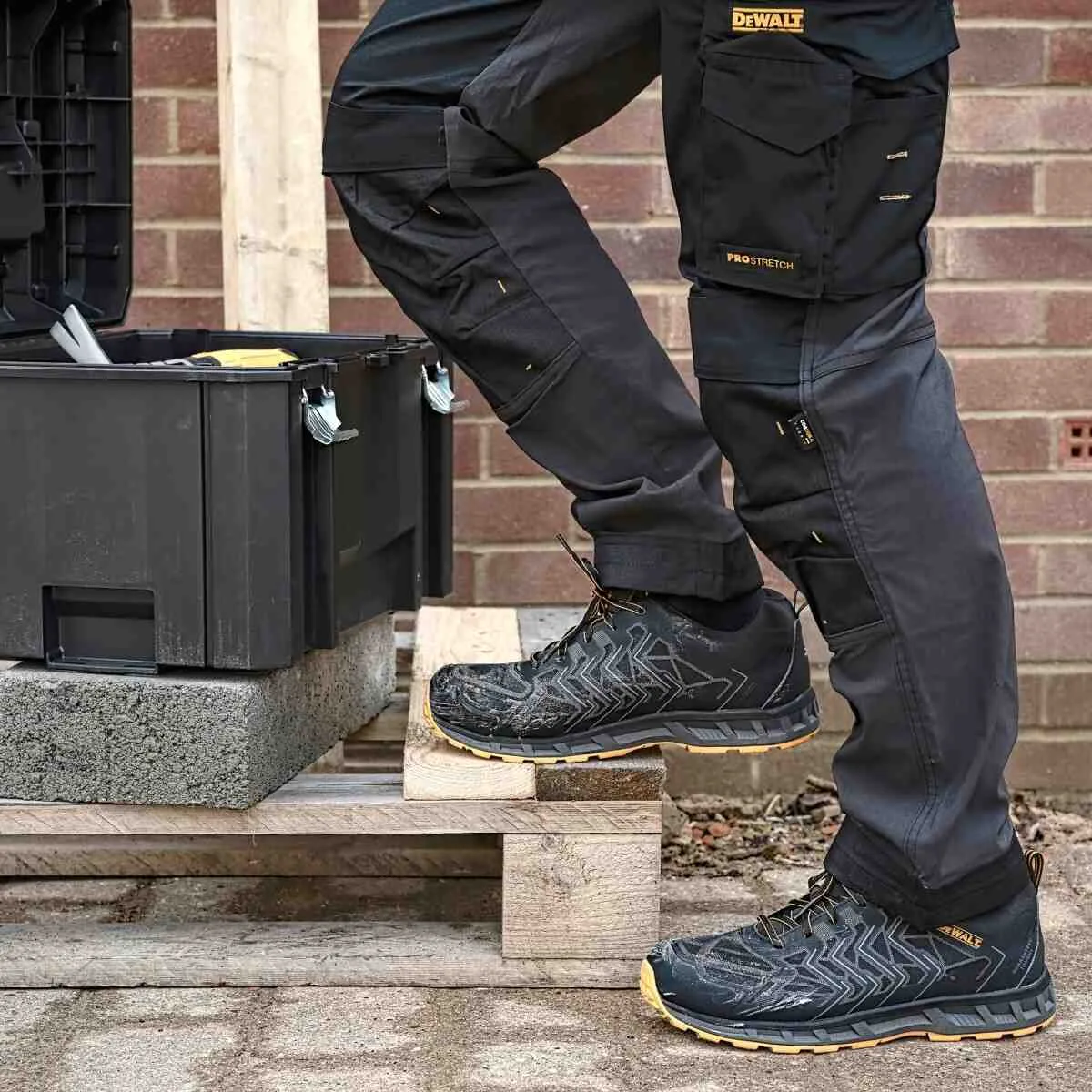 Рабочая обувь FARGO DeWALT DWF50233-101-10