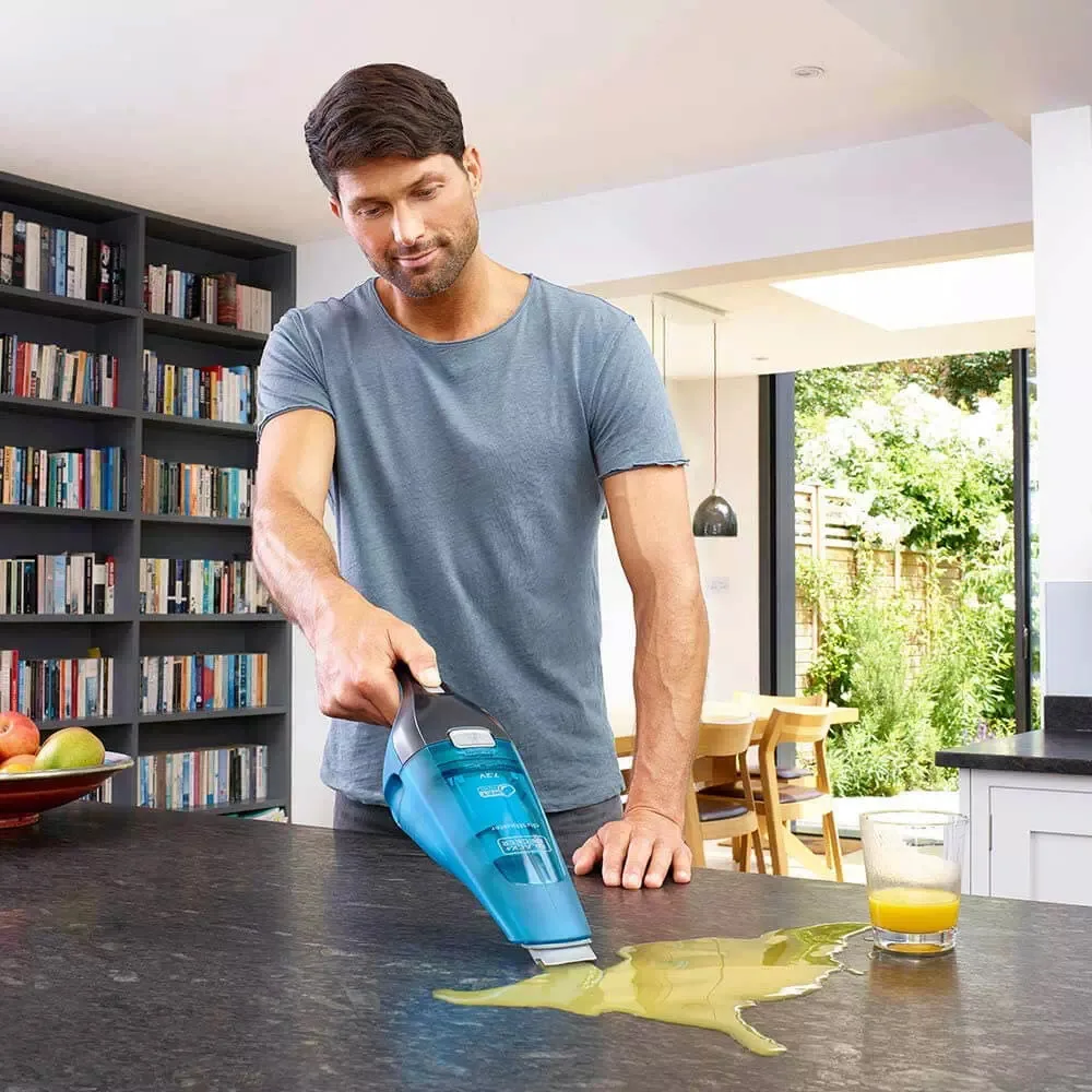 Ручной пылесос BLACK+DECKER WDC215WA
